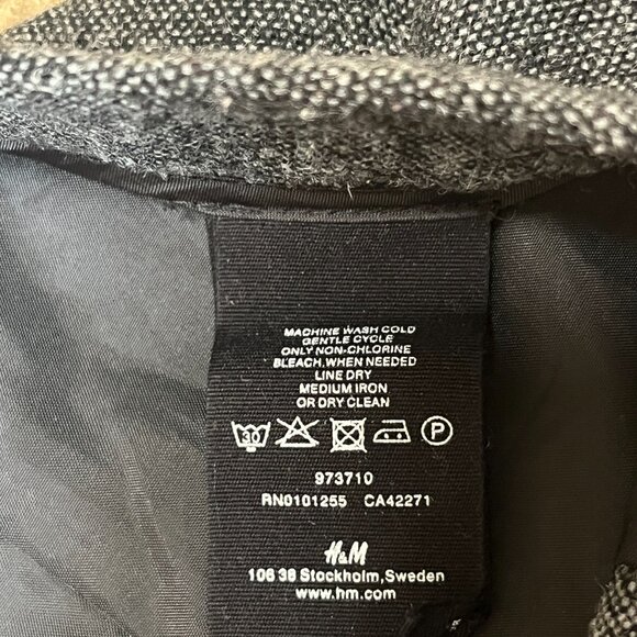 H&M Gray Button-Front A-Line Skirt | Above-the-Knee w/ Pockets | Size 6 - Picture 6 of 6